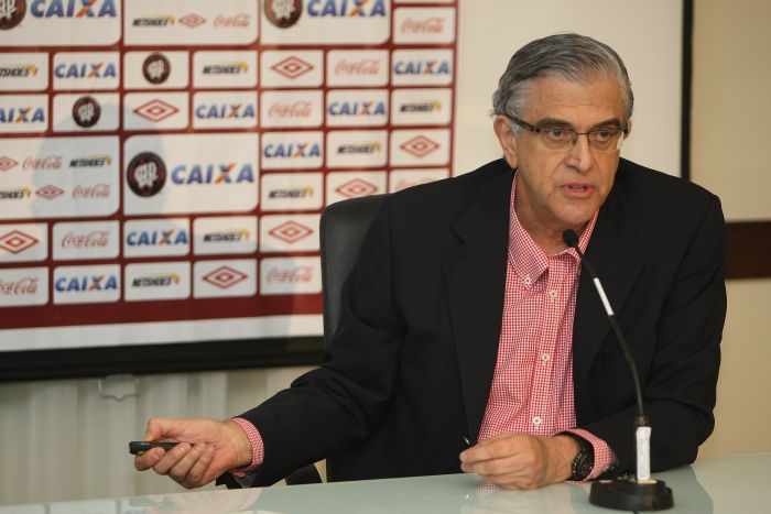 O presidente atleticano, Mario Celso Petraglia, durante a entrevista coletiva na tarde desta sexta-feira | Ivonaldo Alexandre / Gazeta do Povo