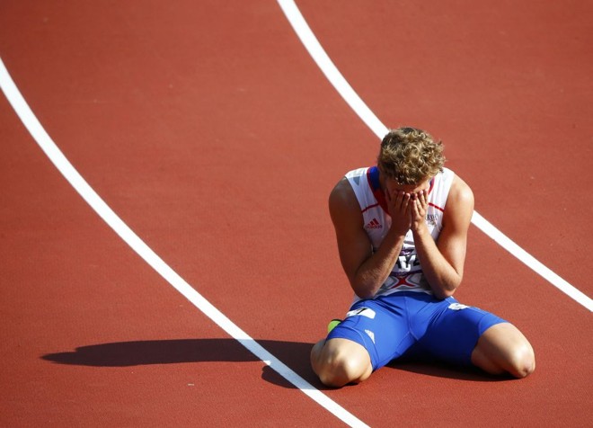 Frances Kevin Mayer reage após ser o último colocado na prova 110m com barreiras do decatlo | 