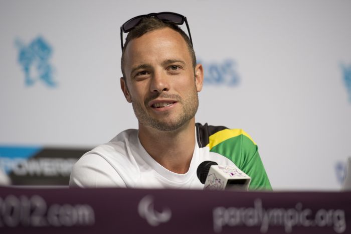O sul-africano Oscar Pistorius, grande estrela paralímpica, na entrevista desta terça-feira em Londres | Ben Stansall / AFP