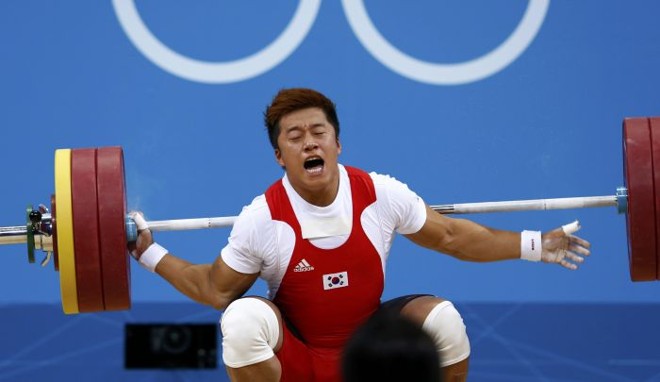 Imagem captada no momento da fratura. Atleta sul-coreano é ouro olímpico em Pequim-2008 | 