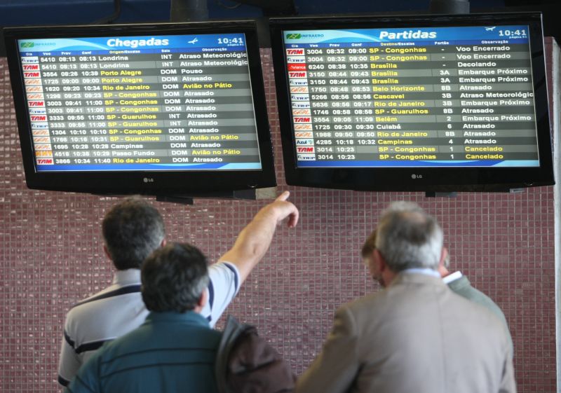 A operação padrão dos policiais federais ocorreu da meia-noite às 11 horas desta quinta-feira (9), no Aeroporto Afonso Pena | Aniele Nascimento/Gazeta do Povo