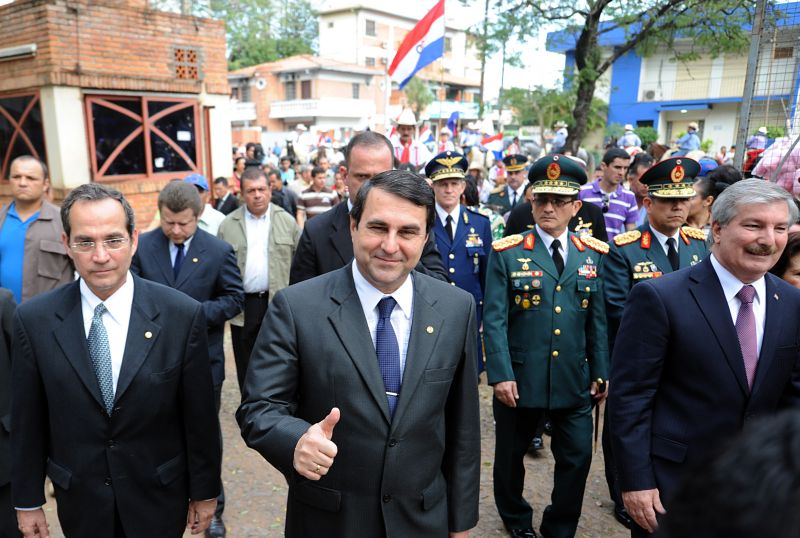 Federico Franco participou também de uma procissão que comemorou o aniversário de Assunção | AFP Photo/Norberto Duarte