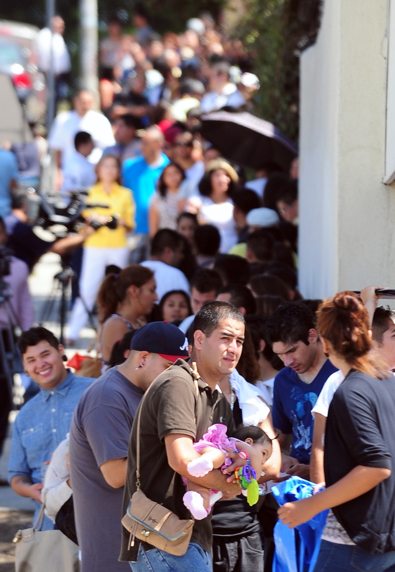 Fila deu a volta na quadra do escritório que atende imigrantes em Los Angeles | Frederic J. Brown/AFP