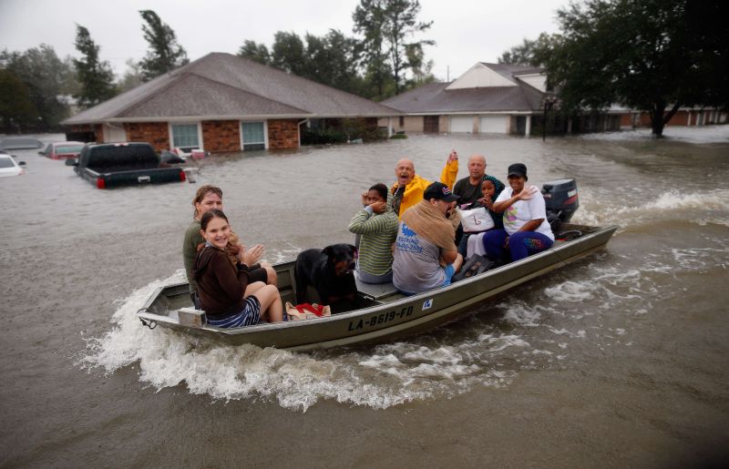 Equipes de resgate levam moradores de área inundada pela tempestade Isaac na Louisiana | Chris Graythen/Getty Images/AFP