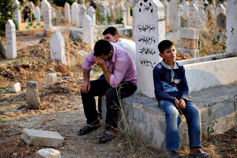 Sírio lamenta a morte de combatente rebelde cidade de Marea, 35 km ao norte de Aleppo | Phil Moore/AFP