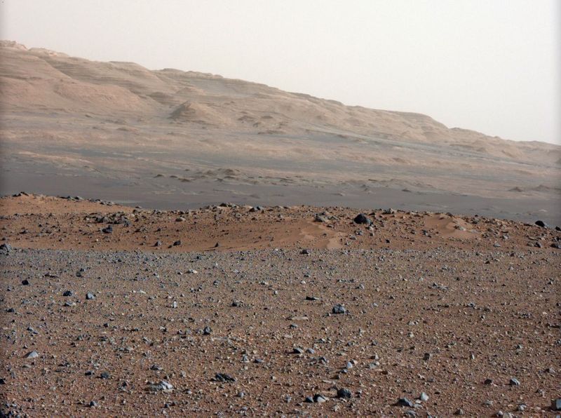 Foto colorida tirada pelo Curiosity na superfície de Marte | Nasa/Divulgação