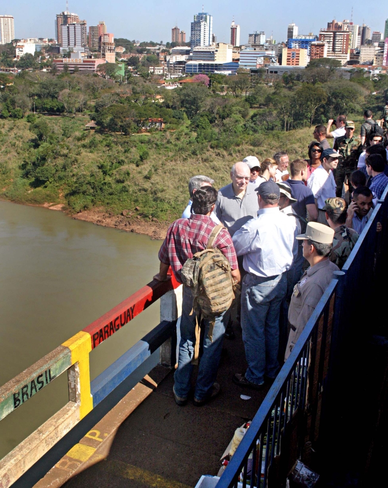 Deputados norte-americanos percorrem a Ponte da Amizade | Christian Rizzi/Gazeta do Povo