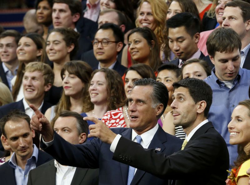 Mitt Romney (à esquerda) com seu vice, Paul Ryan. | Adrees Latif/ Reuters