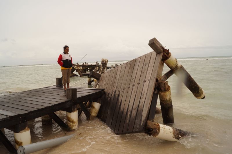 Pier danificado no México após passagem do furacão Ernesto | Jose Dominguez/AFP