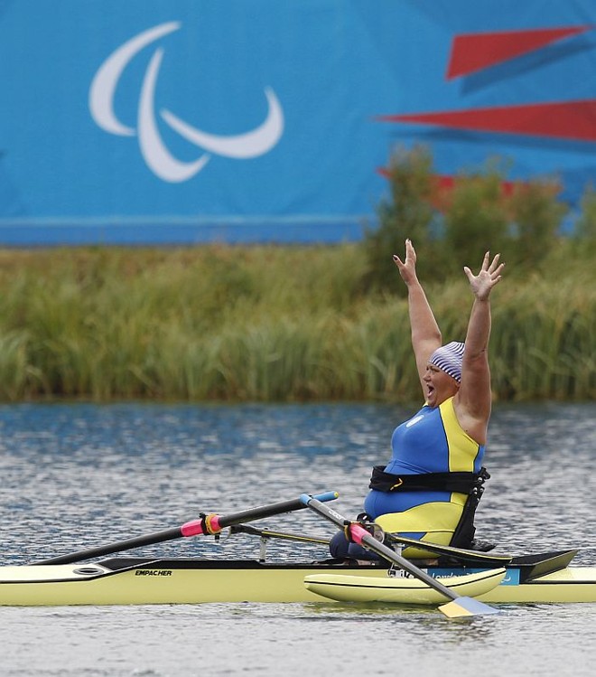 Ucraniana Alla Lysenko comemora vitória no remo na Paralímpiada de Londres | 