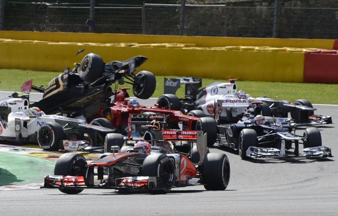 Romain Grosjean, piloto da Lotus, provoca acidente e tira Fernando Alonso e Lewis Hamilton do Grande Prêmio da Bélgica | 