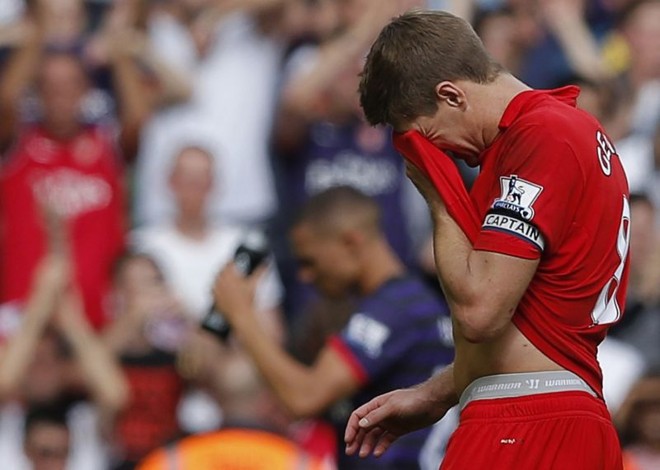 Gerrard lamenta derrota para o rival Arsenal | 