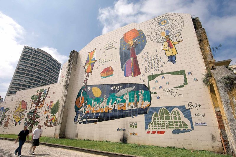 Murais de Poty Lazzarotto no centro de Curitiba: artista refinado e acessível, que estabeleceu uma forte conexão com a identidade visual paranaense | Antonio More/Gazeta do Povo