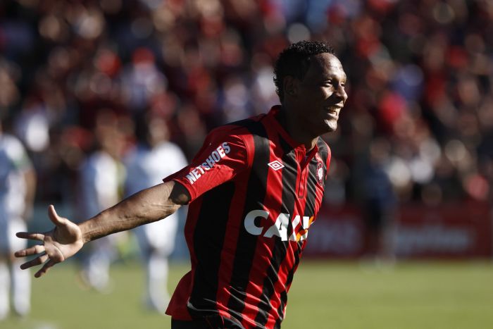 Marcão vibra após marcar diante do Ceará | Daniel Castellano/ Gazeta do Povo