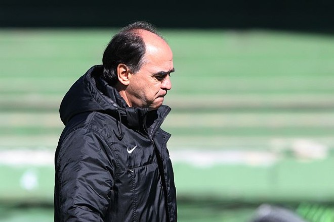 De acordo com comunicado oficial do clube, Marcelo Oliveira deixa o Coritiba em comum acordo com a diretoria | 