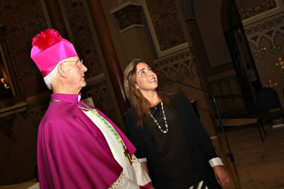 O arcebispo dom Moacyr José Vitti ciceroneou a secretária municipal de Turismo, Juliana Vosnika, pela nova Catedral Basílica, reinaugurada ontem à noite | Mauro Campos