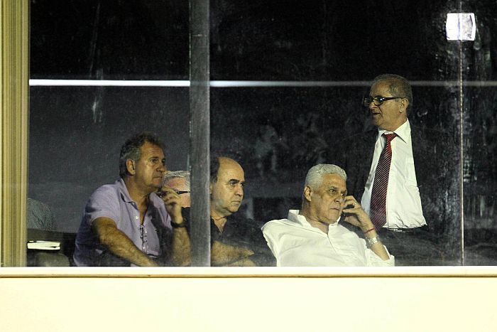 O ex-Coritiba Marcelo Oliveira acompanha a vitória do Vasco sobre o Palmeiras ao lado do presidente Roberto Dinamite | Marcelo Sadio / Folhapress