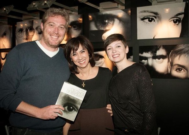 Os fotógrafos Alexandre Mazzo e Charly Techio (à dir.) foram prestigiar sua colega Tânia Buchmann (ao centro), que inaugurou a exposição Os Olhos de Bergman, na Fnac. Tânia é coordenadora do curso de fotografia do Centro Europeu | Rafael Oliveira
