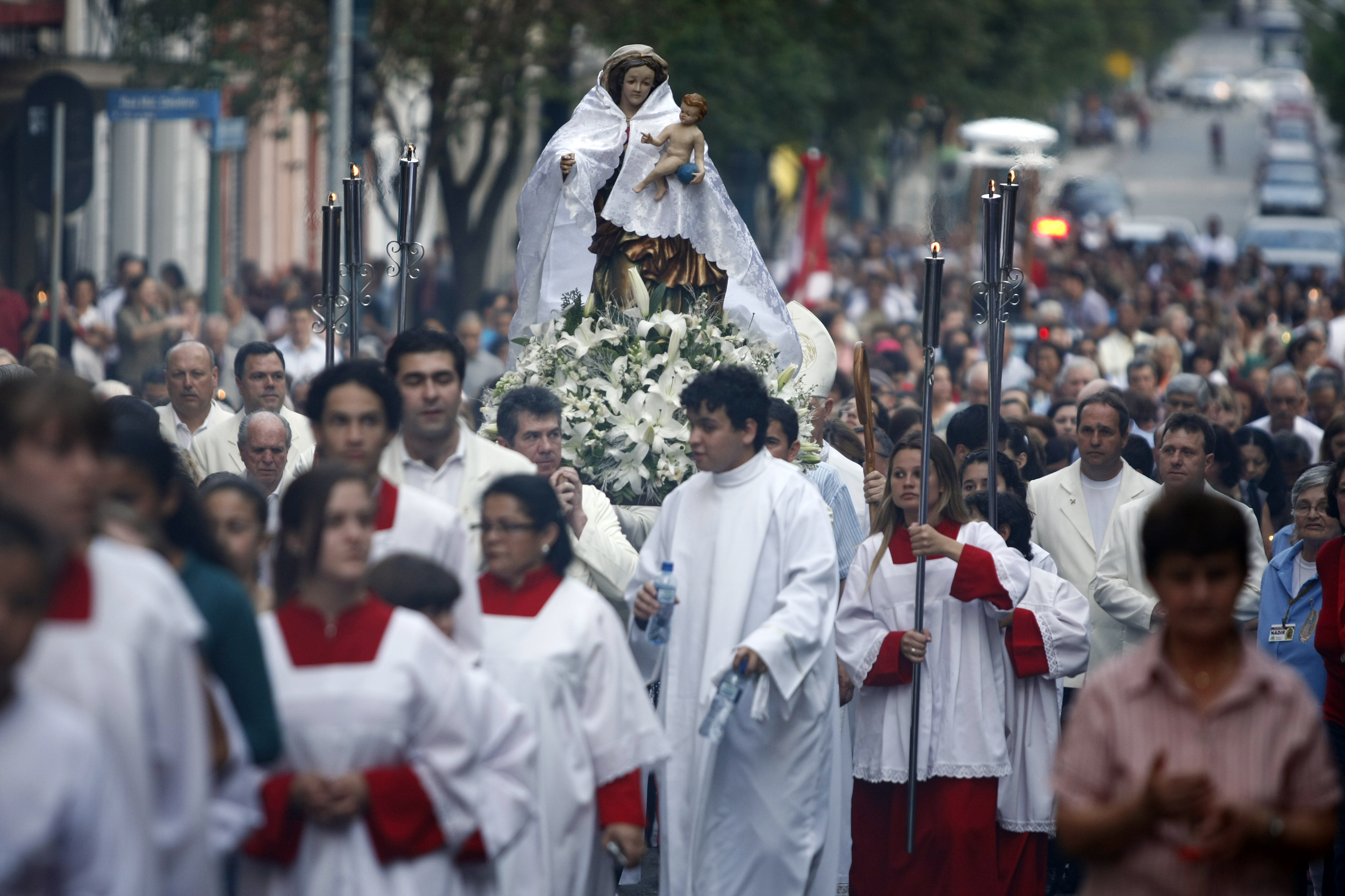 Procissão iluminada reuniu 1.500 fiéis | Henry Milleo/ Agência de Notícias Gazeta do Povo