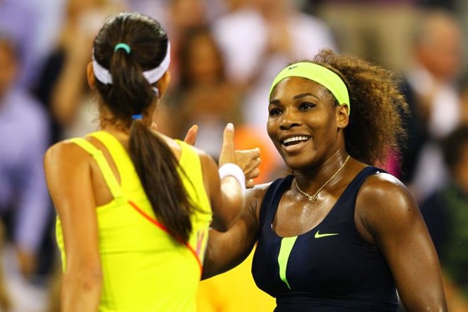 Serena Williams cumprimenta Ana Ivanovic após vencê-la nas quartas de final do US Open | Alex Trautwig / AFP
