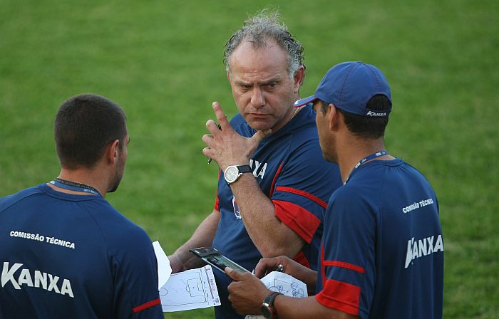 O técnico Toninho Cecílio elogiou a estrutura tática deixada por Ricardinho no Paraná | Ivonaldo Alexandre / Gazeta do Povo