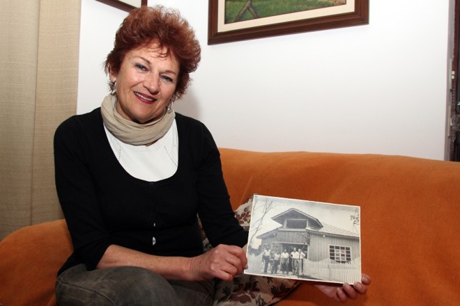 Marli Feeken e uma das fotos do acervo: disposta a falar | 