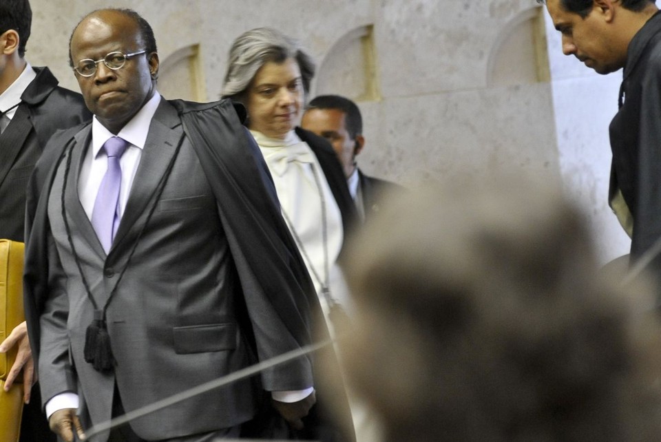 Joaquim Barbosa, ministro relator do processo do mensalão no STF, afirmou que há provas da realização de 46 operações de lavagem de dinheiro por meio de saques no Banco Rural | José Cruz / Agência Brasil
