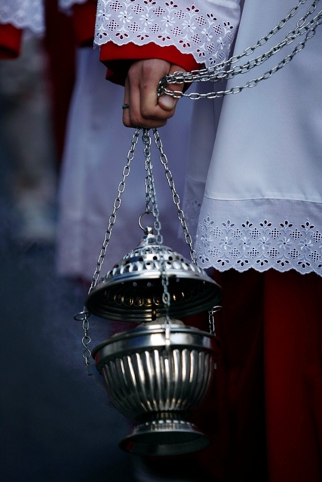 Fé e devoção na procissão para a padroeira de Curitiba |