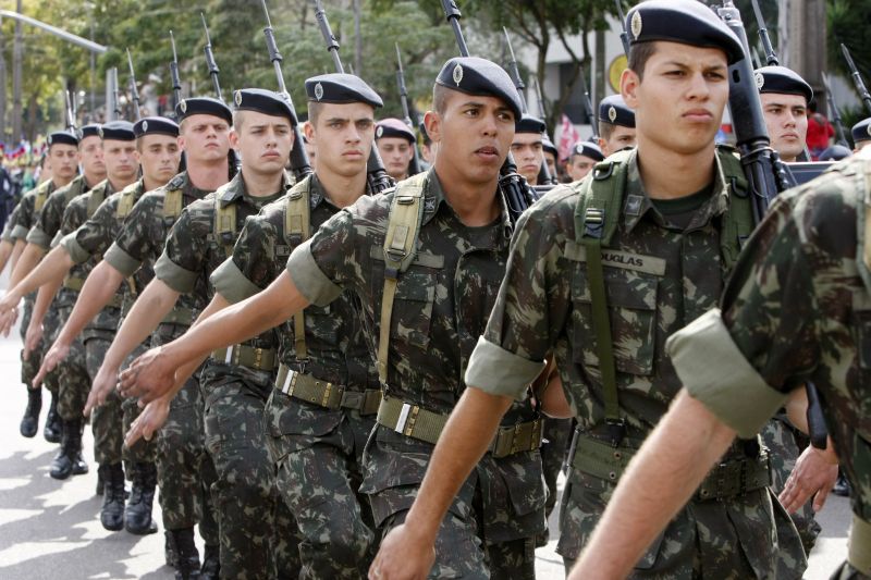 Público poderá conferir a passagem de soldados e carros de combate | Antônio More / Gazeta do Povo
