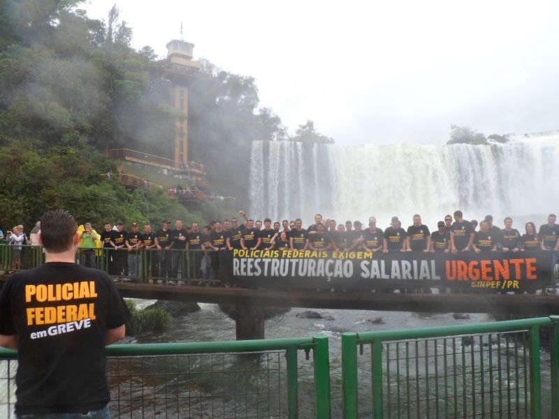 Policiais federais protestaram em Foz do Iguaçu | Sinpef-PR/ Divulgação
