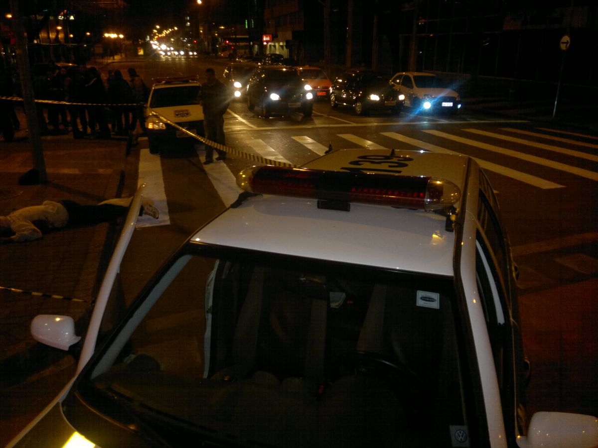 Assassinato aconteceu no cruzamento das avenidas Marechal Floriano Peixoto e Marechal Deodoro, no centro de Curitiba | Heliberton Cesca / Gazeta do Povo