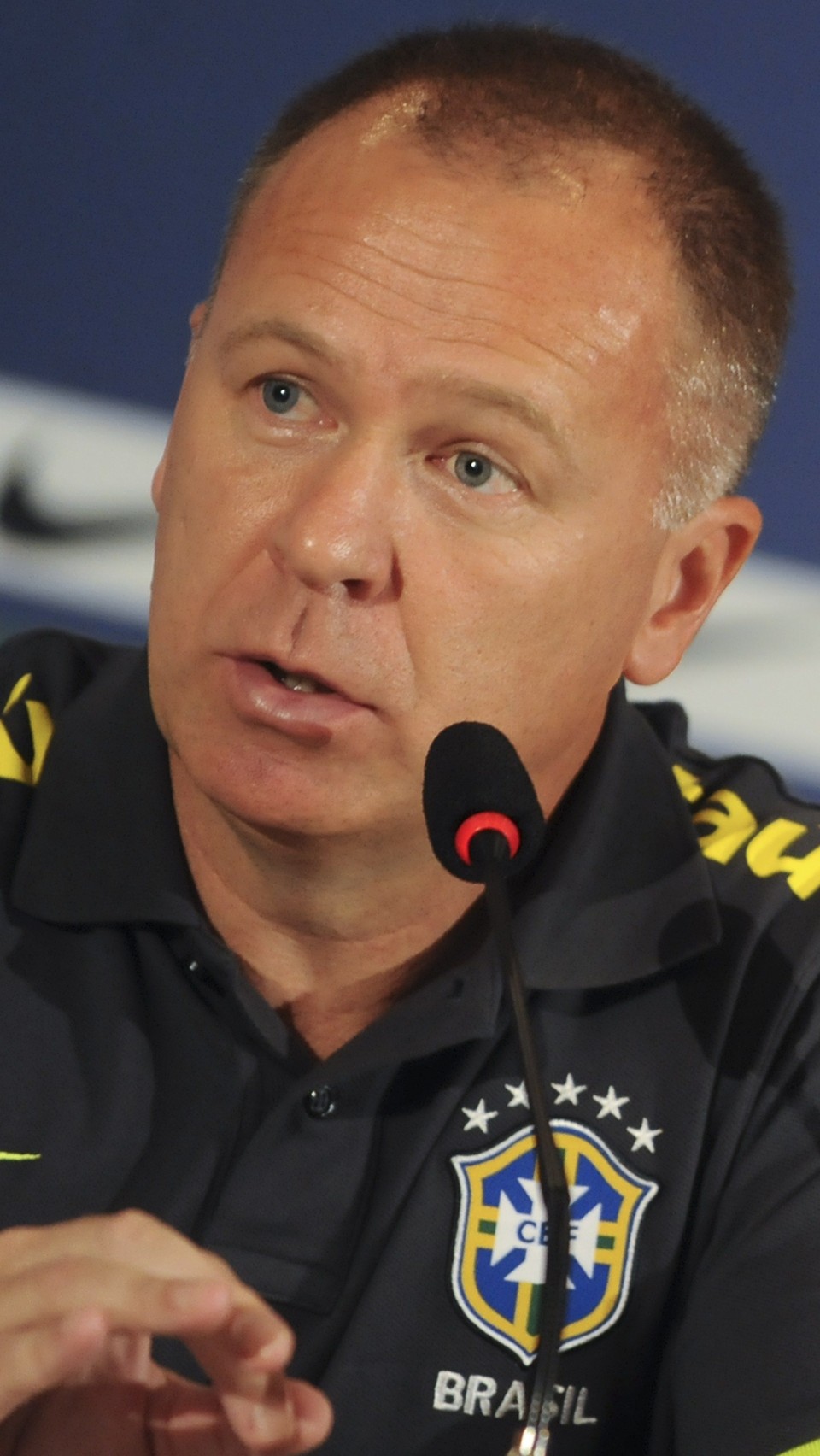 Mano acirra a disputa pela camisa 9 Mano acirrou a briga pela 9 da seleção | AFP
