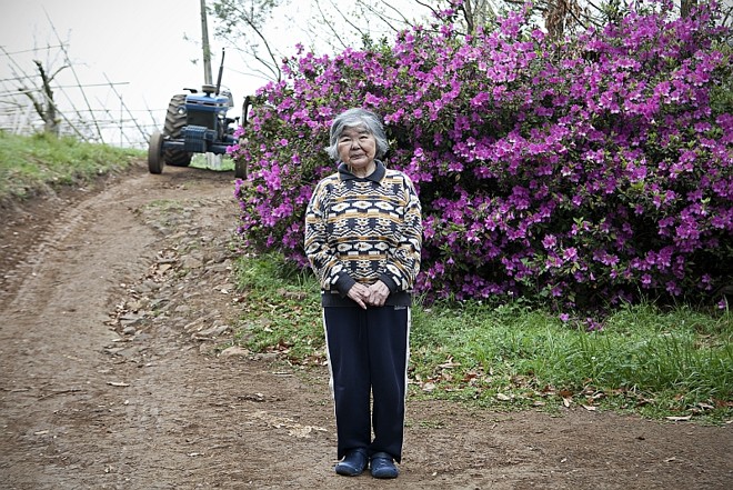 Hoje Chiyo está doente e já sai pouco de casa para curtir o jardim do sítio onde mora, em Frei Rogério (SC) |