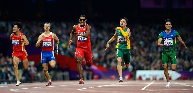 Final dos 200 metros na categoria T46: brasileiro Yohansson Nascimento (primeiro da direita) conquistou o segundo ouro do país no atletismo | 