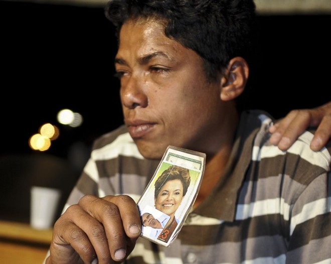 A mulher, que já tentara entrar no local pela manhã, foi detida pelos seguranças do Planalto | 