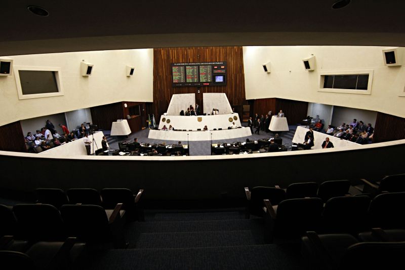 Plenário da Assembleia: um terço dos deputados já teria o tempo mínimo de mandato exigido para ter direito à aposentadoria | Albari Rosa/ Gazeta do Povo