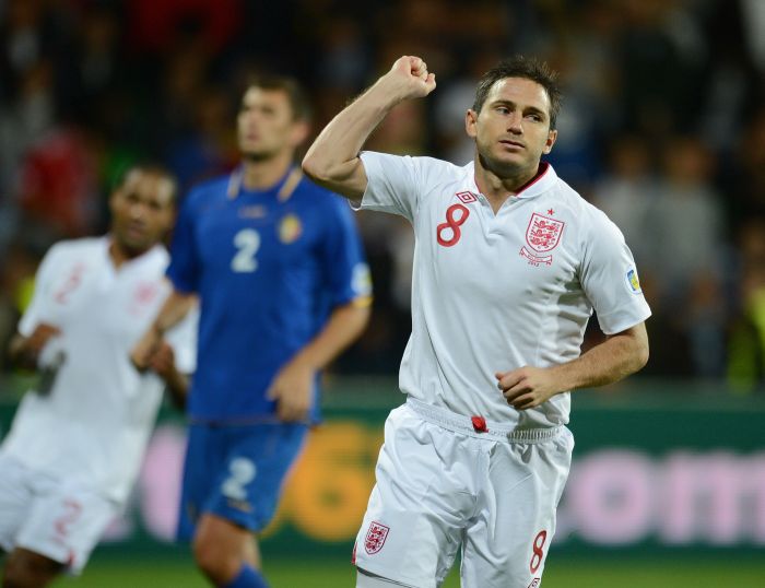Lampard comemora gol que abriu o placar para a seleção inglesa contra a Moldávia | Daniel Mihailescu/AFP