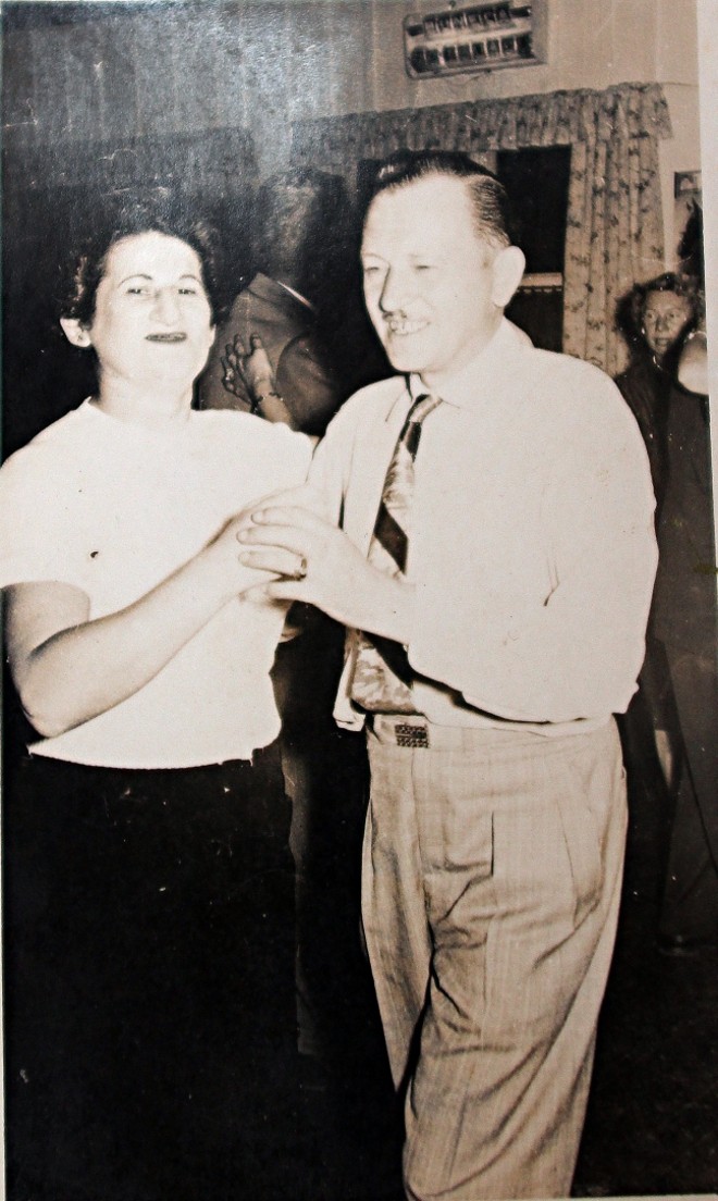 Eva e Harry dançam: ele morreu em 1966 e ele em 1978 | 