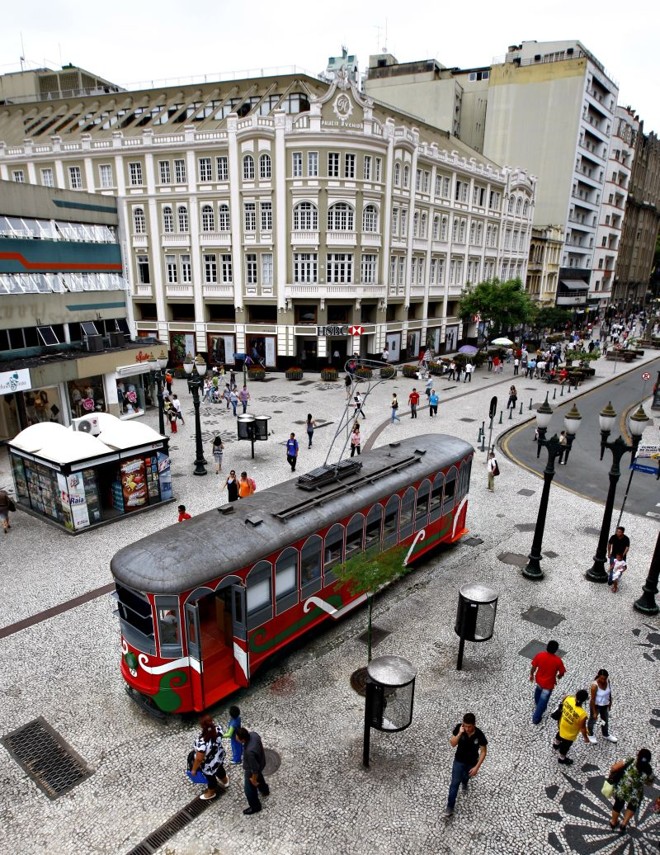 Rua das Flores: cidade nasceu no Centro, mas região entrou em processo de desvalorização quando as famílias foram morar em outros bairros. Falta de estacionamentos foi uma das causas. |