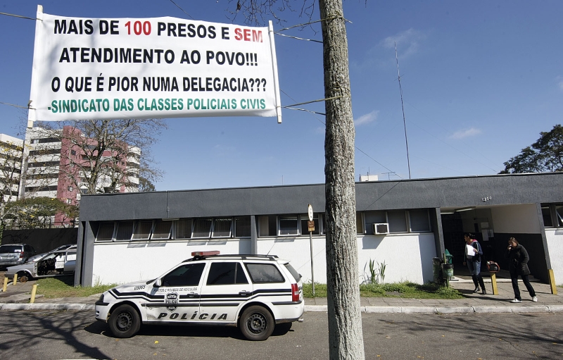 Sindicato associa demora no atendimento e na resolução de inquéritos à transformação de delegacias em cadeias | Aniele Nascimento/ Gazeta do Povo