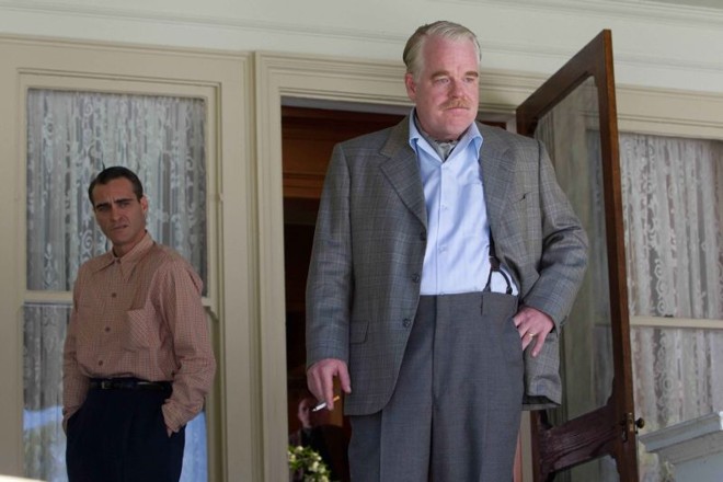 Joaquin Phoenix (atrás) e Philip Seymour Hoffman venceram o Coppa Volpi de melhor ator por The Master |
