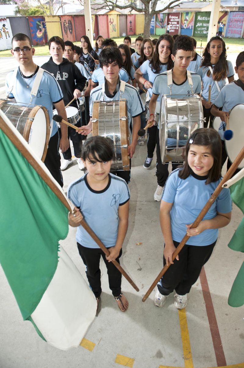 Colégio Estadual Avelino Antônio Vieira: alunos preparam fanfarra com o auxílio do professor de Música | Marcelo Andrade/Gazeta do Povo