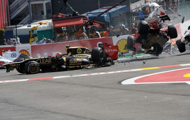 Romain Grosjean, piloto da Lotus, provoca acidente e tira Fernando Alonso e Lewis Hamilton do Grande Prêmio da Bélgica | 
