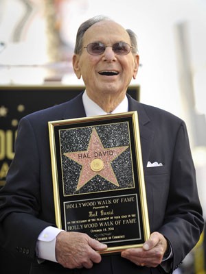 Compositor Hal David, autor da música "Raindrops Keep Fallin´On My Head" | Reuters