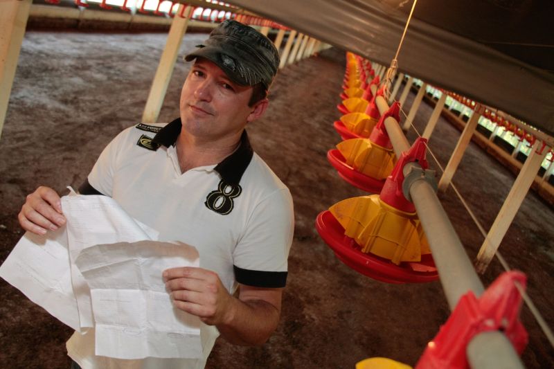 Ivanir Sokolowki, avicultor, entregou 60 mil frangos para a Diplomata, mas não recebeu nenhum centavo dos R$ 20 mil devidos | Cesar Machado/ Gazeta Do Povo