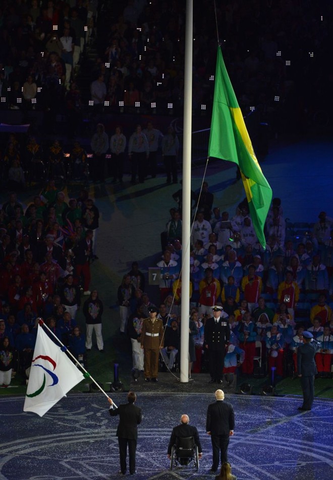 Bandeira do Brasil é hasteada no Estádio Olímpico | 