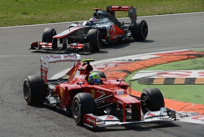 Felipe Massa à frente de Jenson Button: brasileiro fez bom começo de prova, mas terminou em quarto |