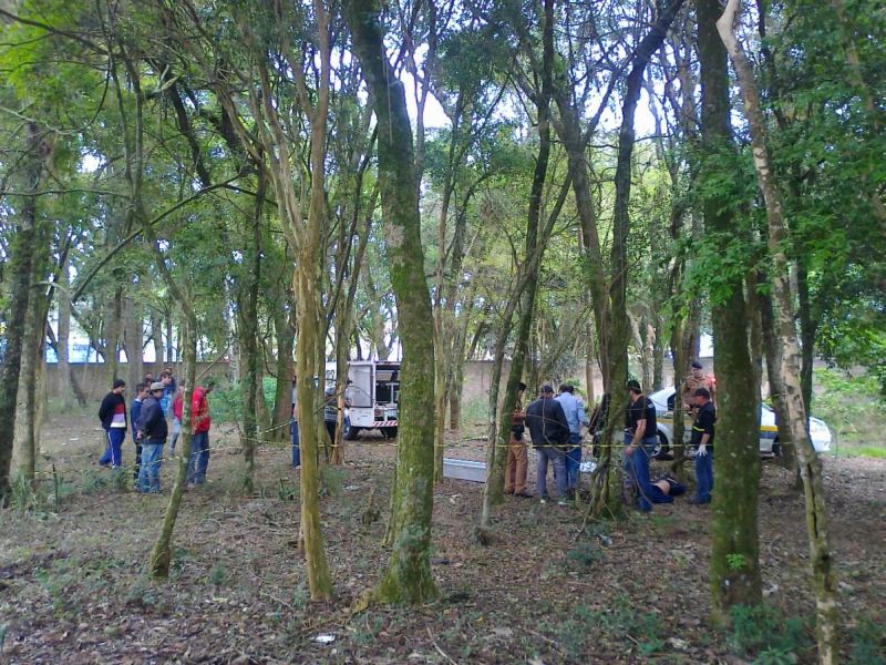 Corpo do menino assassinado foi encontrado em um terreno baldio no Umbará | Aniele Nascimento/Agência de Notícias Gazeta do Povo