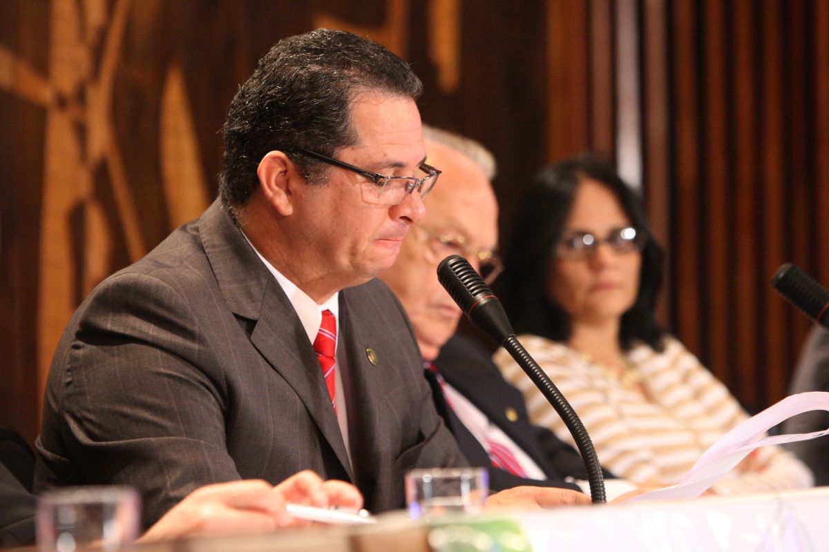 O deputado estadual Gilson de Souza (PSC, em primeiro plano) foi o organizador do evento, realizado nesta segunda-feira | Antônio More / Agência de Notícias Gazeta do Povo