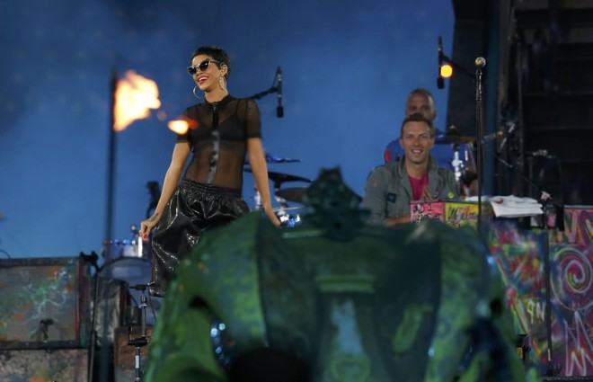 Rihanna e Coldplay se apresentam na Cerimônia de Encerramento | 